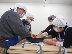 ②