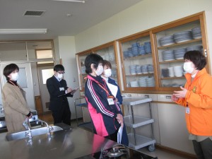 施設見学の様子(調理室)